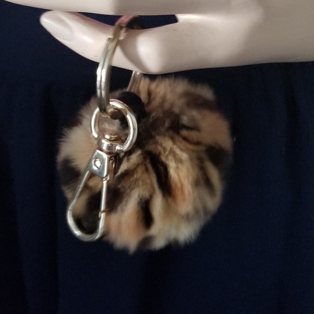 ‼💯Real Fur Pom Keychain ‼ - Picture 1 of 7